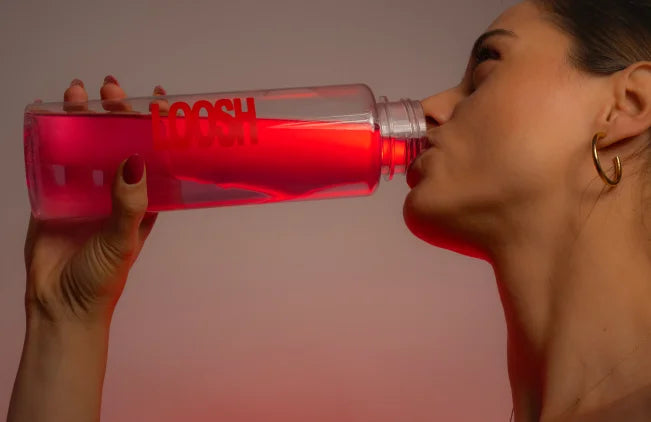 Nachmittagstief im Büro: Warum du um drei müde wirst und was Trinken damit zu tun hat